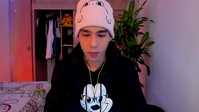 Snapshot of aldrinwhite chatting on December 16, 2025, 2:54 pm aldrinwhite online show from December 16, 2025, 2:54 pm