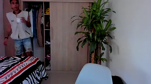 Snapshot of aldrinwhite chatting on December 22, 2025, 6:19 pm aldrinwhite online show from December 22, 2025, 6:19 pm