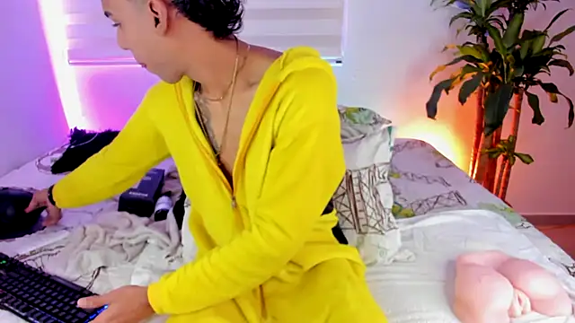 Snapshot of aldrinwhite chatting on October 6, 2025, 5:02 pm aldrinwhite online show from October 6, 2025, 5:02 pm