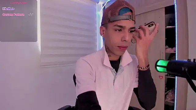 Snapshot of aldrinwhite chatting on March 9, 2025, 4:00 pm aldrinwhite online show from March 9, 2025, 4:00 pm