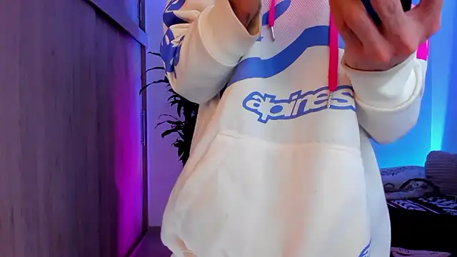 Snapshot of aldrinwhite chatting on January 8, 2026, 5:19 pm aldrinwhite online show from January 8, 2026, 5:19 pm