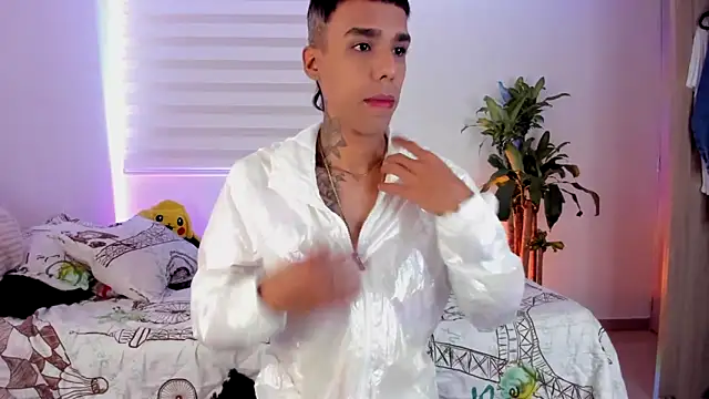 Snapshot of aldrinwhite chatting on September 14, 2025, 5:35 pm aldrinwhite online show from September 14, 2025, 5:35 pm