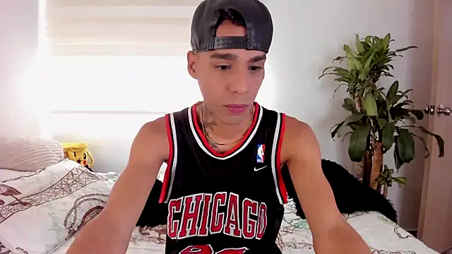 Snapshot of aldrinwhite chatting on September 8, 2025, 8:30 pm aldrinwhite online show from September 8, 2025, 8:30 pm