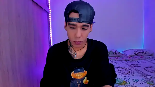 Snapshot of aldrinwhite chatting on January 13, 2026, 5:17 pm aldrinwhite online show from January 13, 2026, 5:17 pm