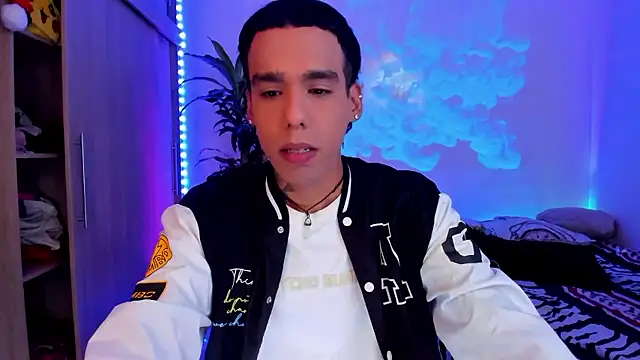 Snapshot of aldrinwhite chatting on January 7, 2026, 3:50 pm aldrinwhite online show from January 7, 2026, 3:50 pm