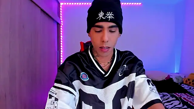 Snapshot of aldrinwhite chatting on February 10, 2026, 4:17 pm aldrinwhite online show from February 10, 2026, 4:17 pm