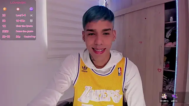 Snapshot of aldrinwhite chatting on March 5, 2025, 3:40 pm aldrinwhite online show from March 5, 2025, 3:40 pm