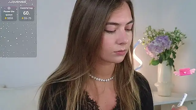 chloi hes online show from October 11, 2025, 9:10 am