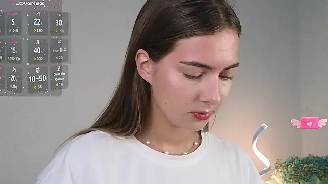 chloi hes online show from October 22, 2025, 11:42 am