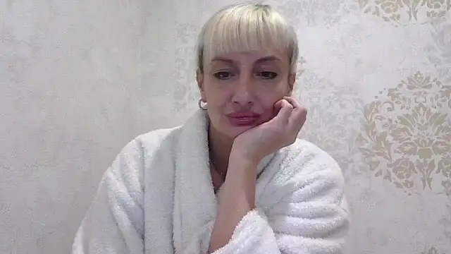 BlondyIren online show from December 2, 2024, 8:06 pm