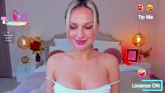 MissLoou online show from May 15, 2026, 5:16 am
