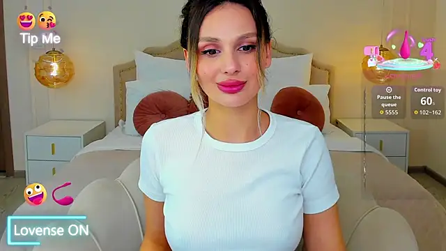 MissLoou online show from April 3, 2026, 5:03 am