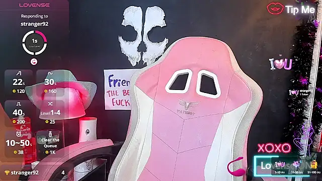 RoxaneEvans  online show from March 8, 2025, 10:32 am