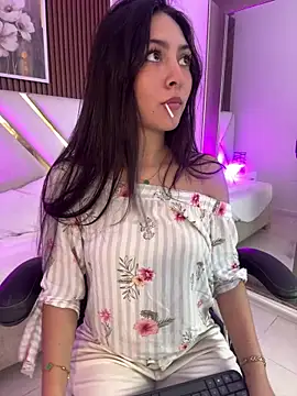 Emelie Ch1 online show from May 27, 2026, 11:17 am