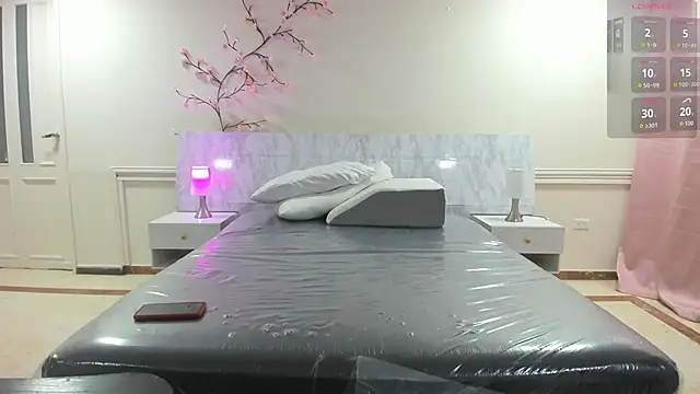 charolbruce 1 online show from April 7, 2026, 11:56 am