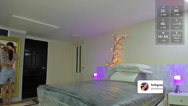 charolbruce 1 online show from November 18, 2025, 12:08 pm