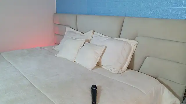 Zoe Benson online show from September 25, 2025, 1:39 pm