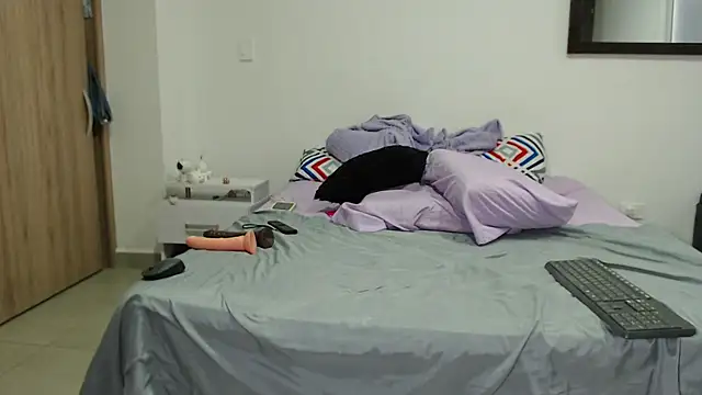 Snapshot of AnnieRoss69 chatting on February 4, 2025, 7:33 pm AnnieRoss69 online show from February 4, 2025, 7:33 pm