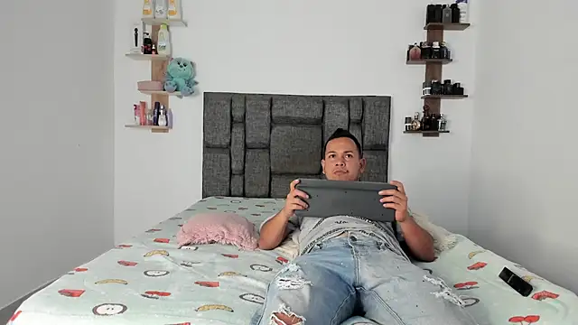 Snapshot of KattiaRose chatting on February 20, 2025, 9:53 pm KattiaRose online show from February 20, 2025, 9:53 pm