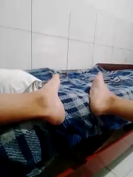 Snapshot of Leovmli chatting on October 28, 2025, 10:09 pm Leovmli online show from October 28, 2025, 10:09 pm