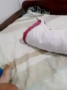 Snapshot of Leovmli chatting on November 3, 2025, 10:35 pm Leovmli online show from November 3, 2025, 10:35 pm