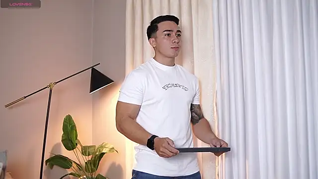 Ryan Hunt online show from October 31, 2025, 12:13 pm