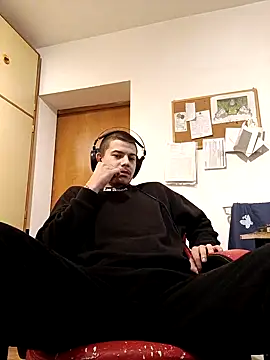 Snapshot of BigDickEnrg7195 chatting on February 14, 2025, 11:42 pm BigDickEnrg7195 online show from February 14, 2025, 11:42 pm