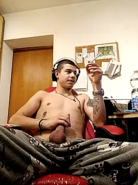 Snapshot of BigDickEnrg7195 chatting on February 17, 2025, 10:27 pm BigDickEnrg7195 online show from February 17, 2025, 10:27 pm