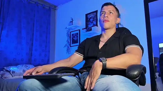 ThomsEvery  online show from November 13, 2025, 11:52 pm