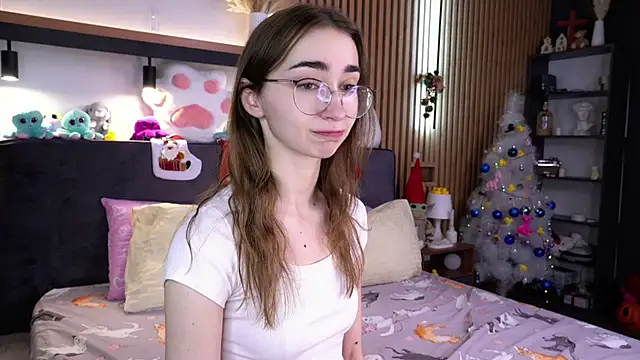 Snapshot of PollyBeev chatting on November 29, 2025, 7:19 am PollyBeev online show from November 29, 2025, 7:19 am