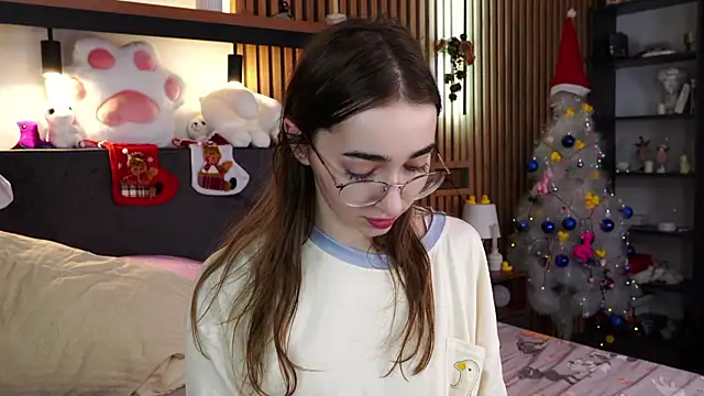 Snapshot of PollyBeev chatting on December 20, 2025, 9:01 am PollyBeev online show from December 20, 2025, 9:01 am