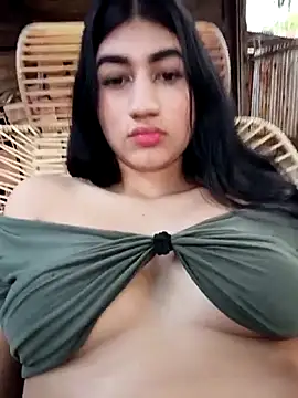 Snapshot of Julix_A chatting on February 10, 2026, 9:03 pm Julix A online show from February 10, 2026, 9:03 pm