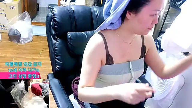 rami0428 online show from April 3, 2026, 5:19 pm