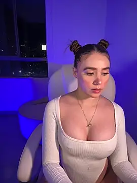 Lanataylor- online show from October 4, 2025, 1:29 am