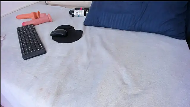 ninaht online show from November 26, 2025, 8:47 am