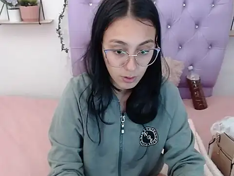 Freyja 01 online show from October 18, 2025, 12:01 am