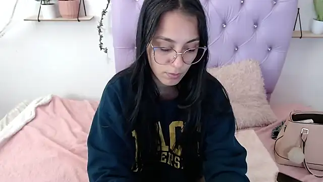 Freyja 01 online show from September 25, 2025, 9:43 pm