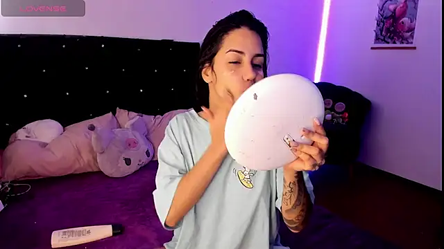 Alice woodville online show from December 11, 2024, 8:07 pm