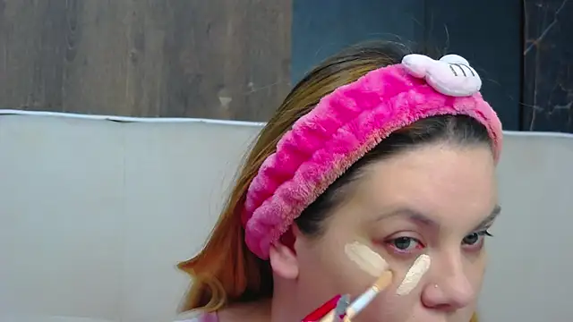 Snapshot of MelanieBrownn chatting on December 17, 2025, 6:40 am MelanieBrownn online show from December 17, 2025, 6:40 am