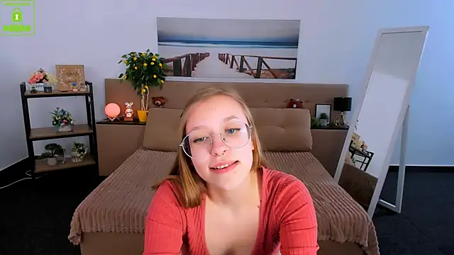 Snapshot of LayriantaVee chatting on March 1, 2025, 1:18 pm LayriantaVee online show from March 1, 2025, 1:18 pm