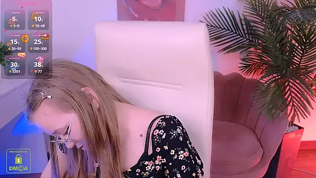 Snapshot of LayriantaVee chatting on March 14, 2025, 1:35 pm LayriantaVee online show from March 14, 2025, 1:35 pm