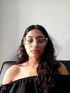 Ary-18 online show from December 5, 2025, 2:04 pm