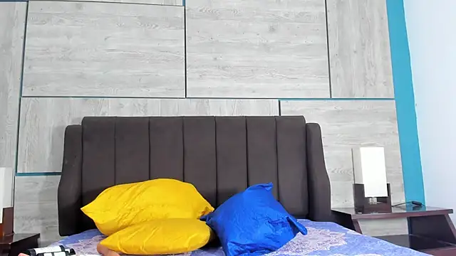 ZaritaLenon online show from December 17, 2025, 10:37 pm