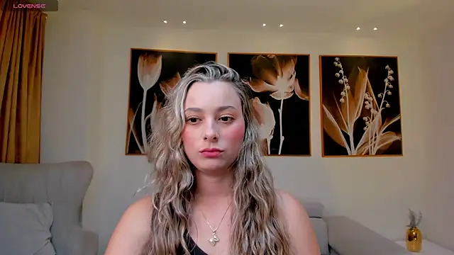 TiaraLawrence online show from December 13, 2024, 8:15 pm