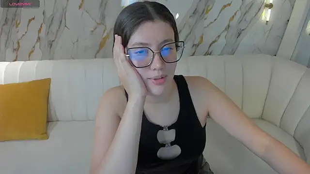 Snapshot of AmberFarrell chatting on July 3, 2026, 8:37 pm AmberFarrell online show from July 3, 2026, 8:37 pm