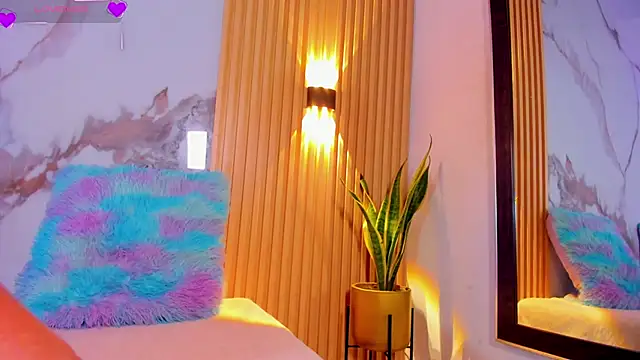 valentina lux online show from September 19, 2025, 3:21 am