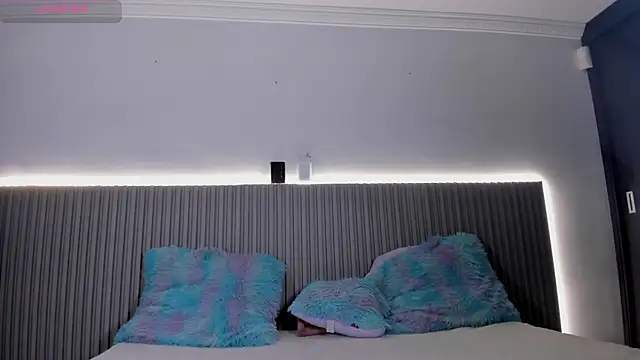 valentina lux online show from January 6, 2026, 8:13 pm