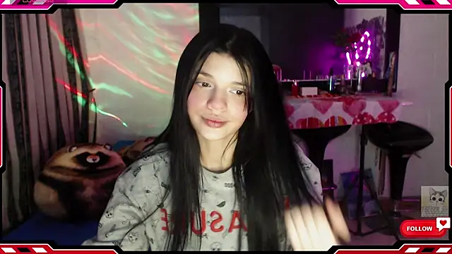 Snapshot of Sarahgin chatting on September 17, 2025, 9:22 am Sarahgin online show from September 17, 2025, 9:22 am
