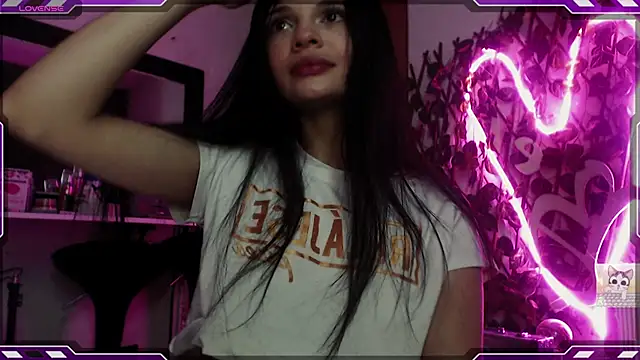 Snapshot of Sarahgin chatting on February 5, 2025, 10:30 am Sarahgin online show from February 5, 2025, 10:30 am