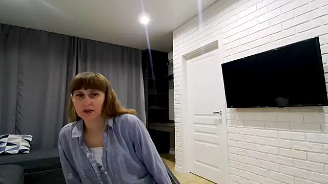 Daniella Lorente online show from May 12, 2026, 9:10 pm
